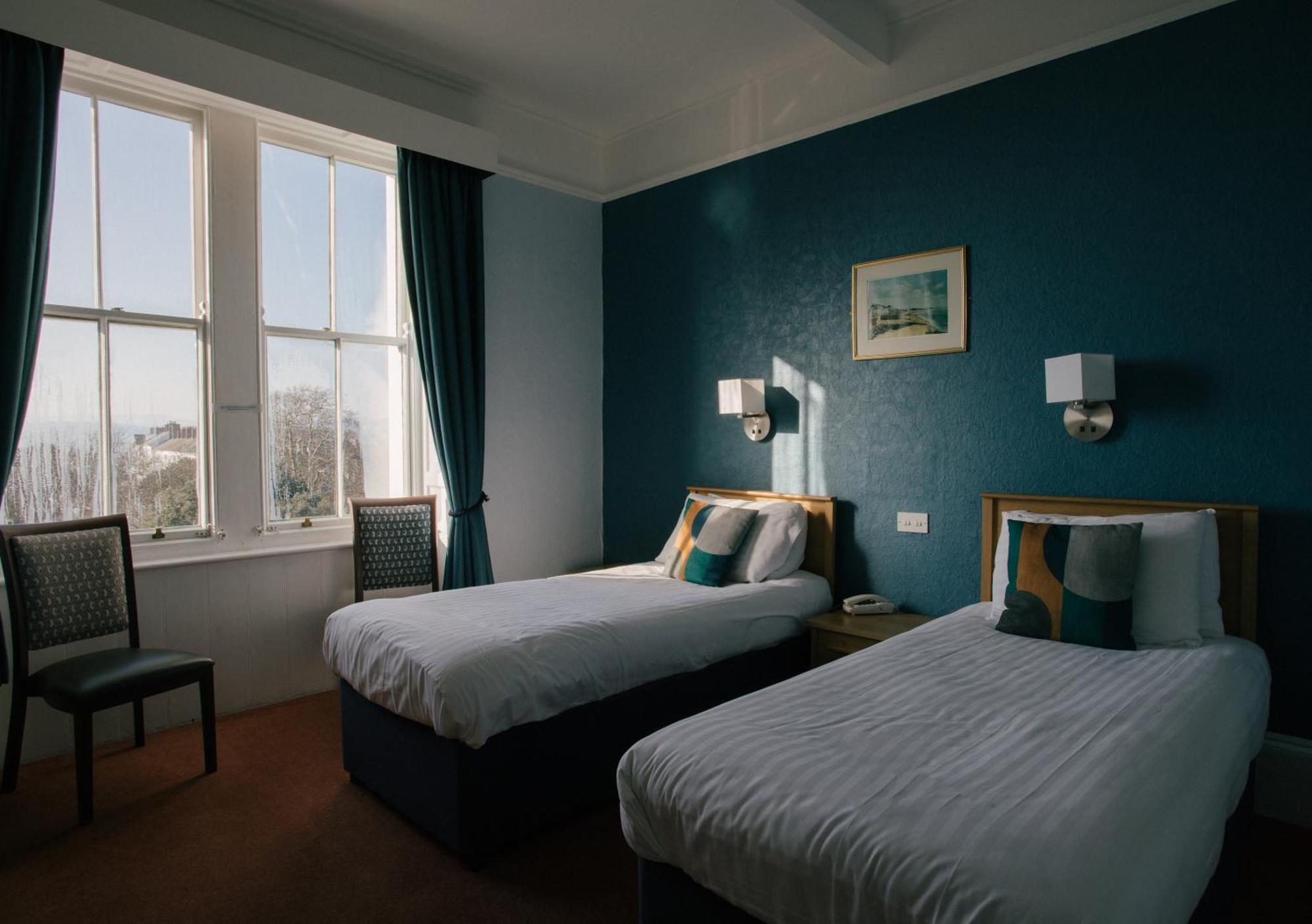 Manor Hotel Ексмут Екстериор снимка